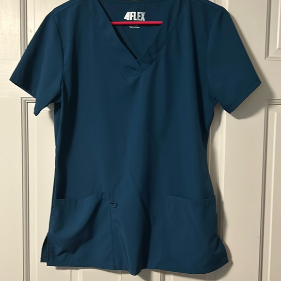 Women’s scrub set - Picture 1 of 4
